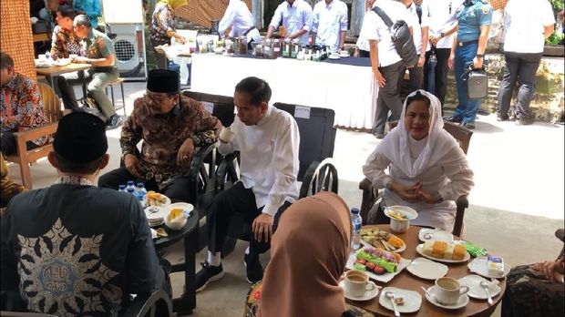 Jokowi dan Iriana di Benteng Pendem Ngawi