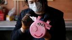 Mengintip Pabrik Pembuatan Barang-barang Aneh Perajin di China