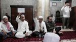 Jelang Eksekusi, Buni Yani Salat Jumat di Tebet