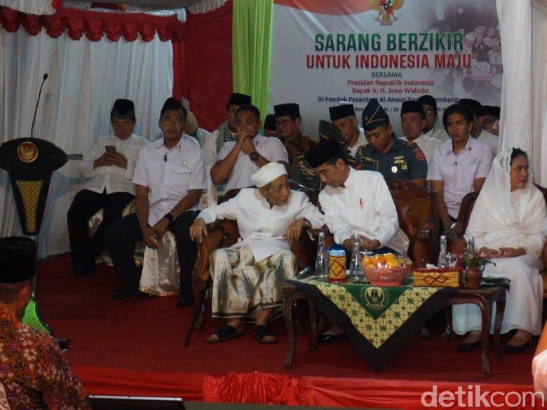 Kata Keluarga, Mbah Moen Tak Pernah Bahas Puisi Doa yang Ditukar Kata Keluarga, Mbah Moen Tak Pernah Bahas Puisi Doa yang Ditukar