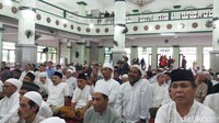 Fadli memberikan sambutan seusai salat Jumat bersama Buni Yani di Masjid Al Barkah, Tebet, Jakarta Selatan, Jumat (1/2/2019). 