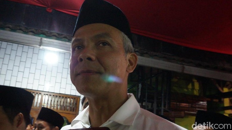 Teror Mobil Dibakar, Gubernur Ganjar: Harus Dilawan! Teror Mobil Dibakar, Gubernur Ganjar: Harus Dilawan!