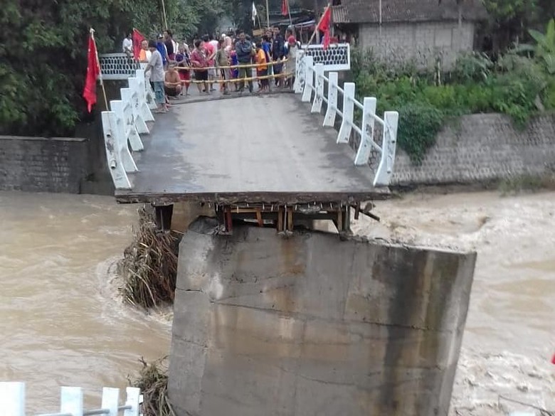 Dua Jembatan di Boyolali Putus Diterjang Banjir Dua Jembatan di Boyolali Putus Diterjang Banjir