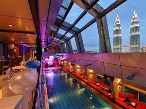 Liburan di Malaysia, Coba Makan Malam Istimewa di Rooftop Bar Ini