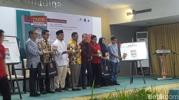 Di Launching Buku Denny Indrayana, Rocky Gerung Disapa 'Bos Akal Sehat'