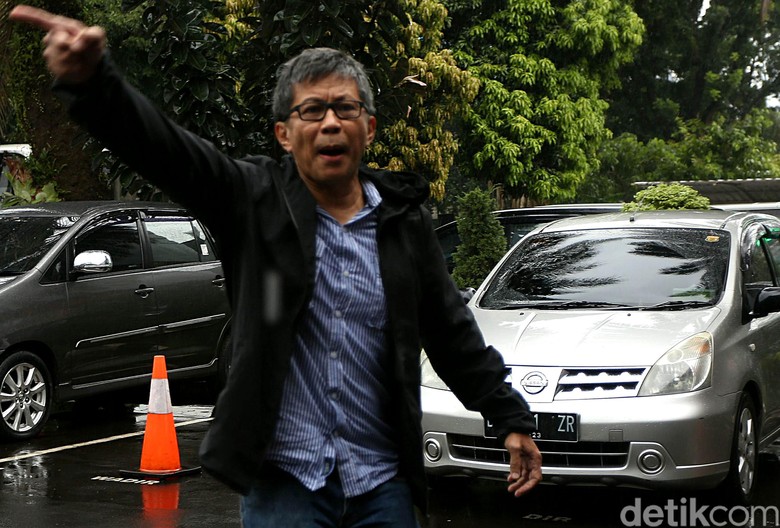 Rocky Gerung Sindir Ekonomi Era Jokowi: Penipuan Sistematis! Rocky Gerung Sindir Ekonomi Era Jokowi: Penipuan Sistematis!