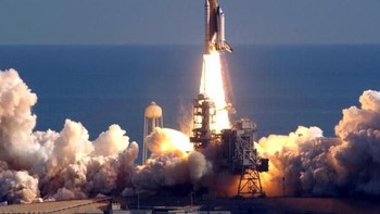 Misi Columbia STS 107 meluncur ke angkasa pada 16 Januari 2003, merupakan penerbangan ke 113 bagi pesawat tersebut. Saat akan terbang, muncul kejadian yang akhirnya berakibat fatal. Busa pembatas terlepas dari tanki bahan bakar eksternal lalu menghujam sayap kiri Columbia. Foto: Getty Images