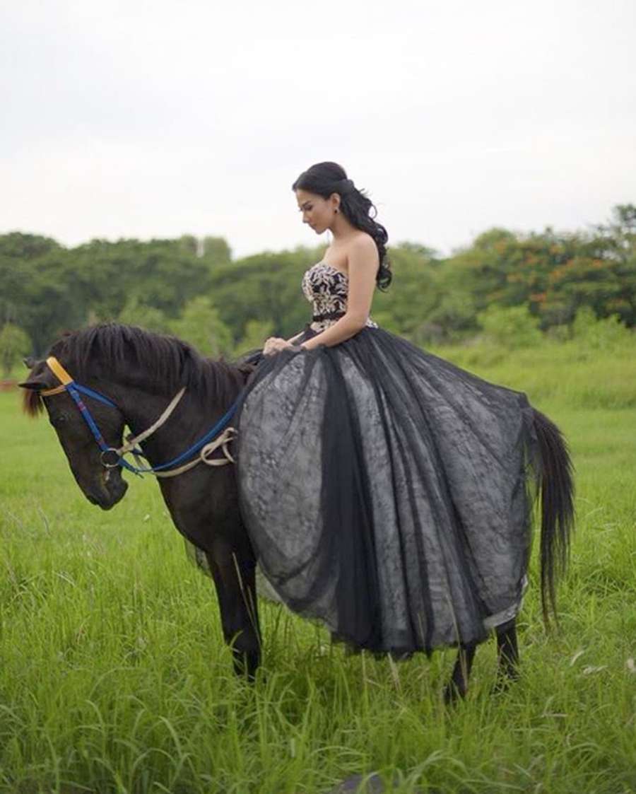 Bella Luna Pajang Foto Naik Kuda Netizen Besok Aku Prewed Pake Onta