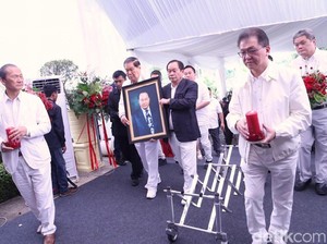 Di Pemakaman Eka Tjipta, Anak Sulung Kenang Pesan Sang Ayah