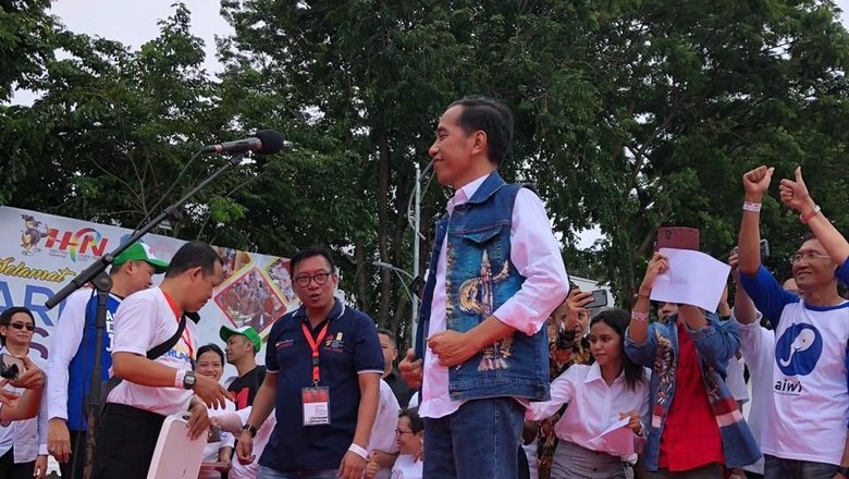 Panitia Alumni Jatim Sesalkan MC Beri Gelar Cak-Jancuk ke Jokowi Panitia Alumni Jatim Sesalkan MC Beri Gelar Cak-Jancuk ke Jokowi