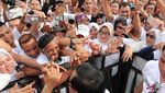 Potret Kampanye Akhir Pekan: Prabowo Jalan Sehat, Jokowi Sambut Dukungan
