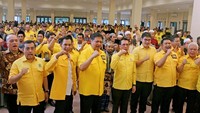 Acara silaturahmi dengan ribuan kader Golkar, anggota sayap partai dan alim ulama se-Kabupaten Bogor ini sebagai bentuk dukungan nyata untuk mensukseskan pilkada serentak dan pilpres 2019.