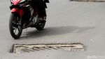 Waspada! Lubang Saluran Air di Tengah Jalan Sudirman Bikin Horor