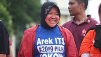 Momen Wali Kota Surabaya Tri Rismaharini saat menyatakan dukungannya kepada capres Jokowi.