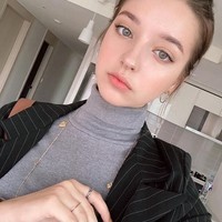 Danilova kemudian muncul di acara TV dan video musik. Bintang Instagram berusia 21 tahun ini pun telah wara-wiri di industri hiburan dan modelling Korea Selatan. Foto: Dok. Instagram @angelinadanilova