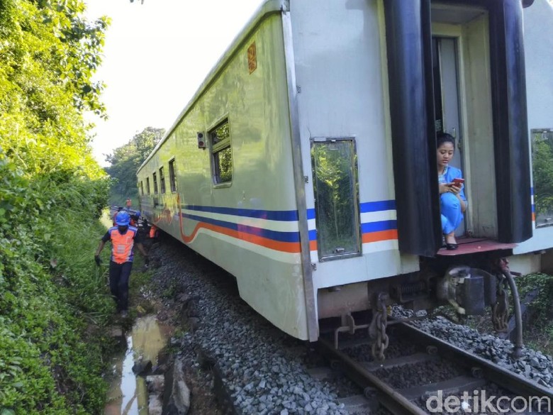 Kereta Malabar Anjlok di Ciamis Kereta Malabar Anjlok di Ciamis