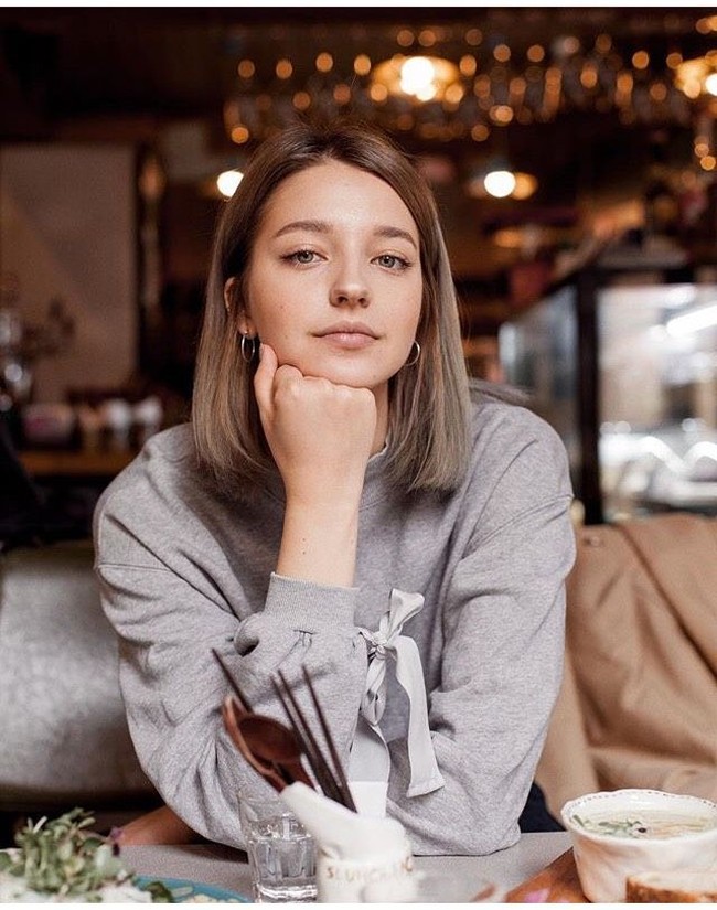 Sebelumnya, Danilova adalah seorang mahasiswa Rusia yang mempelajari desain interior di Saint Petersburg University of Technology and Design. Foto: Dok. Instagram @angelinadanilova