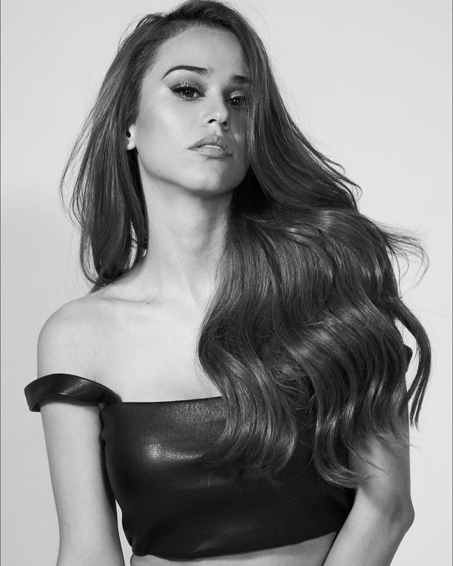 Berwajah cantik dan seksi, Yanet Gracia menjadi viral dan punya banyak penggemar di dunia maya.  Foto: Dok. Instagram/Yanet Garcia