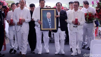 Pemakaman Pendiri Sinar Mas Berlangsung Khidmat di Karawang
