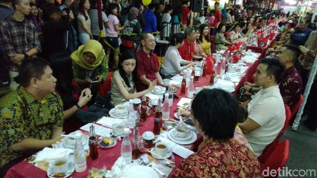 Menikmati Tok Panjang, Tradisi Perayaan Mmlek di Pecinan Semarang