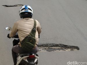 Waspada! Lubang Saluran Air di Tengah Jalan Sudirman Bikin Horor