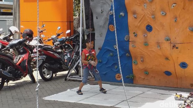 Balqis 'Laba-laba Kecil' Gigih Berlatih Panjat tebing