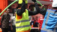 Jokowi mengatakan, rakyat harus betul-betul dilarang untuk masuk ke dalam tata ruang yang memang itu sudah diberi tanda merah. Artinya mereka harus taat dan patuh kepada rencana tata ruang.