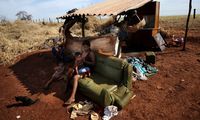 Suku Guarani yang angkat kaki dari wilayahnya dan malah hidup terlantar (Reuters)