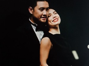 Richard Muljadi dan Shalvynne Chang Serba Hitam-Putih di Prewedding