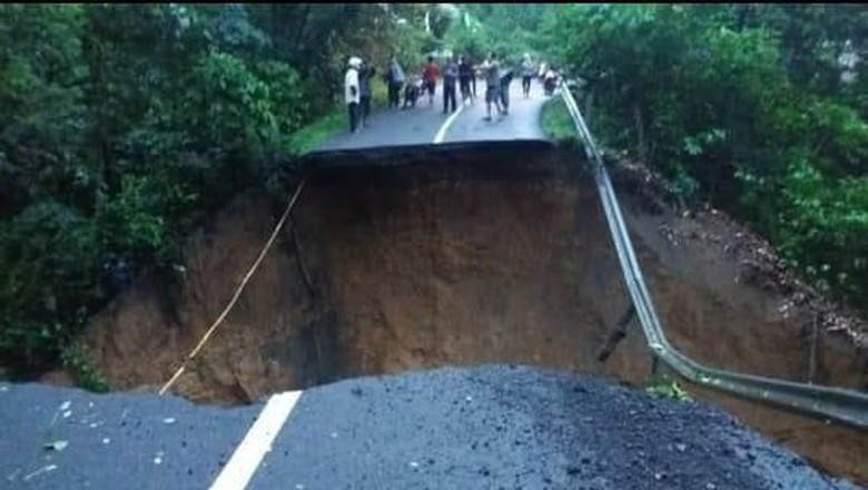 Sempat Tertutup Longsor, Jalan Lahat-Pagar Alam Besok Bisa Dilalui Sempat Tertutup Longsor, Jalan Lahat-Pagar Alam Besok Bisa Dilalui