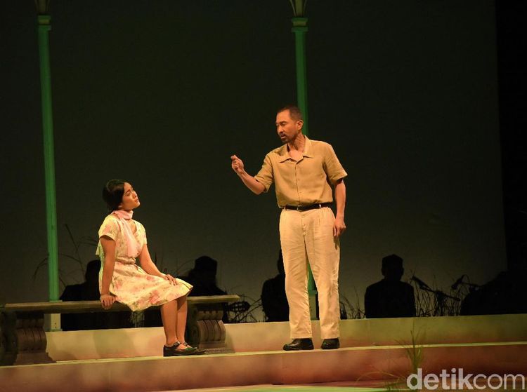 Melihat Lukman Sardi dan Prisia Nasution di Nyanyi Sunyi Revolusi