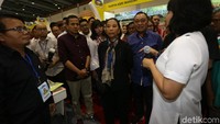 ”Katanya tadi dibilangin dari awal Pak Maryono bilamg ‘Bu bajunya smart casual’. Aku bingung smart casual maksudnya apa,” kata dia di sela-sela kunjungan, JCC, Jakarta, Sabtu (2/2/2019).