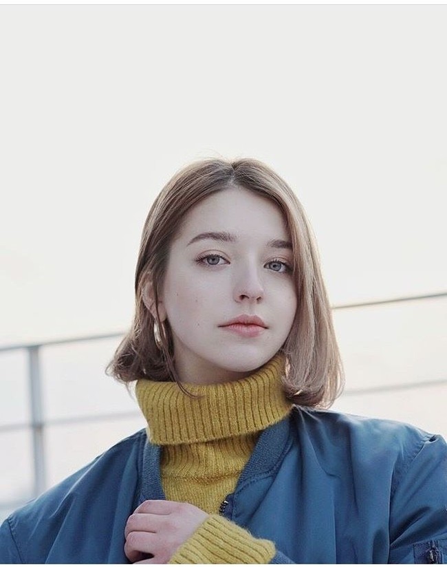 “Dalam tiga tahun pertama menggunakan Instagram saya hanya memiliki 2.000 pengikut, tetapi saya menemukan bahwa itu telah meledak menjadi 10.000. Beberapa hari setelahnya, jumlahnya mencapai 20.000. Saya tidak pernah membayangkan bahwa saya akan menjadi terkenal di Korea,” kata Danilova kepada JoongAng Ilbo yang kini telah memiliki 778 ribu lebih pengikut. Foto: Dok. Instagram @angelinadanilova