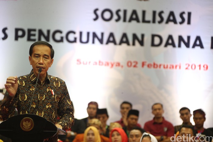 Hari kedua kunjungan kerja di Provinsi Jawa Timur, Presiden Jokowi berada di Surabaya. Salah satunya menghadiri acara sosialisasi dana desa.