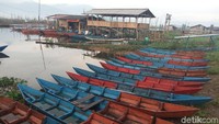 Jika pengunjung berniat mencari ikan segar, bisa saja langsung membeli kepada para nelayan yang berada di sekitar tepian Rawa Pening. Seru bukan? (Aji Kusuma/detikTravel)