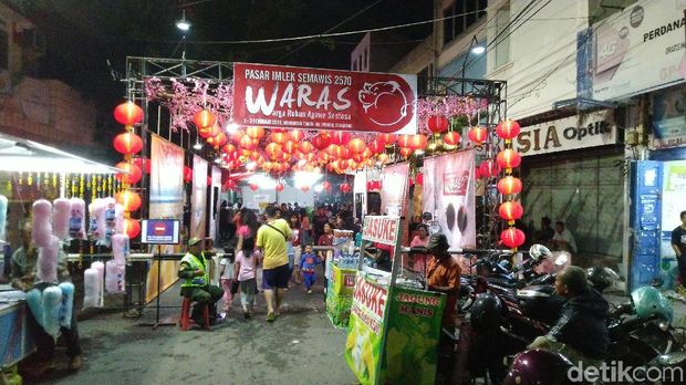 Menikmati Tok Panjang, Tradisi Perayaan Mmlek di Pecinan Semarang