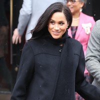 Meghan dengan para sahabatnya menikmati hari sambil bercerita tentang keseharian mereka saat pesta berlangsung. Tak lupa obrolan soal bayi.  Semuanya perbincangan soal bayi. Dia mendapat banyak sekali saran, ujar Daniel. Foto: Dok. Getty Images 