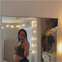 Lucunya, mereka bahkan berpose seperti wanita hamil dan begitu percaya diri menunjukkannya. Tak perlu lagi menutupi perut besar dengan aplikasi pelangsing tubuh. Foto: Dok. Twitter