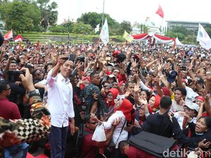 Guyonan Jokowi soal Jan Ethes Grutal-Gratul Dipanggil Bawaslu
