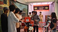 Walaupun sekarang ini Museum Pos sepi , namun pengunjung tetap menikmati dan bersemangat dalam mempelajari dan melihat koleksi di Museum Pos Indonesia yang sebelumnya belum pernah dilihat atau diketahui.