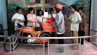 Salah satu tempat yang menyimpan sejarah mengenai dunia persuratan yaitu Museum Pos Indonesia yang berlokasi di Jalan Cilaki, Kota Bandung.