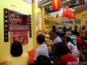 Jelang Imlek, Wayang Potehi Ramaikan Pusat Perbelanjaan