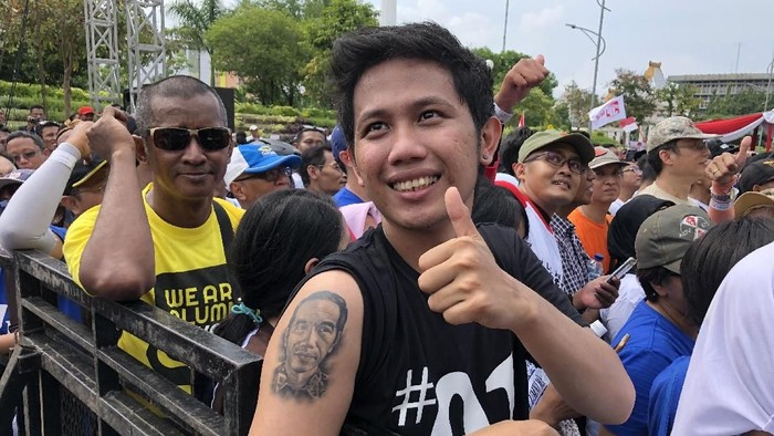 Fernando Pamer Tato Wajah Jokowi Di Lengan Kanannya Beliau Sosok Tulus