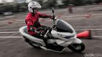 Bandingkan Kemampuan PCX Listrik Vs Gesits, Lincah dan Viar Q1