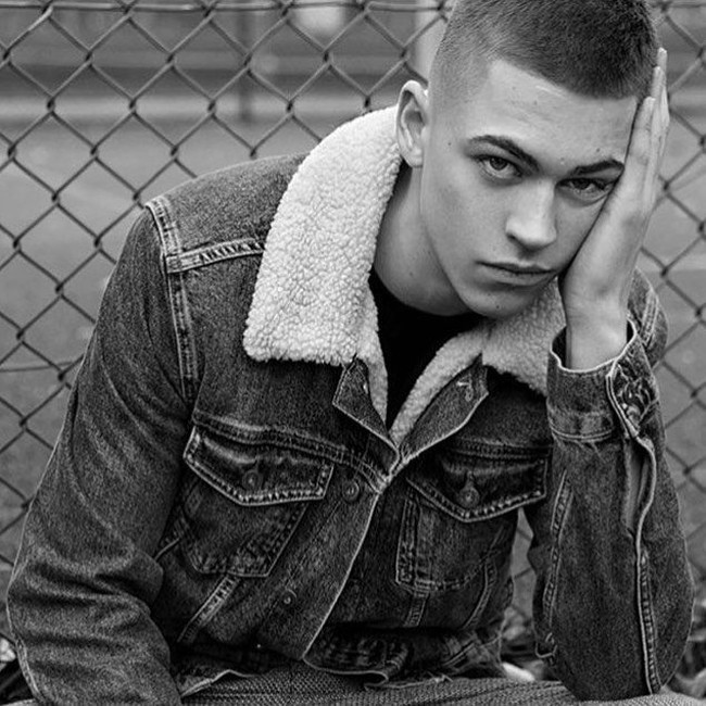 Nama Hero Fiennes-Tiffin mungkin belum terlalu familiar di telinga para pecinta film. Namun pria 22 tahun tersebut sudah cukup banyak membintangi sejumlah sinema dan serial, salah satunya Harry Potter and the Half Blood Prince. Foto: Dok. Twitter/Instagram @hero_ft