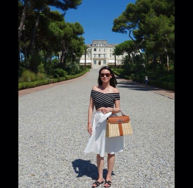 Tas Hermes sudah pasti dimilikinya. Mulai dari jenis Birkin hingga Hermes rotan.  Foto: Dok. Instagram @emilylam.ho