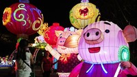 Kuil di kawasan Jenjarom, Malaysia, dihiasi beragam lampu hias warna-warni untuk menyambut tahun baru Imlek. Istimewa/Yam G-Jun/AP Photo.