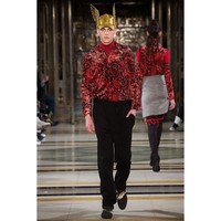 Ia pernah bekerja untuk Dolce & Gabbana hingga H&M. Hero pun pernah tampil dalam film pendek ERDEM X H&M The Secret Life of Flowers. Foto: Dok. Twitter/Instagram @hero_ft