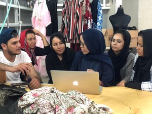 From Kalideres to Paris: Karya Pengungsi Dibawa Desainer ke Catwalk