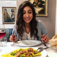 “Sudah waktunya bagi saya untuk egois demi bahagia dan saya tahu kamu bisa melakukannya. Tolong cobalah untuk mengingat saya sebagai manusia seutuhnya yang berbagi kenangan denganmu dan bukan hanya tindakan terakhir saya. Ini bukan salahmu. Ini juga tidak mudah bagi saya. Saya disini untukmu. Saya mencintai kamu,” terangnya. Foto: Dok. Instagram @taracondell